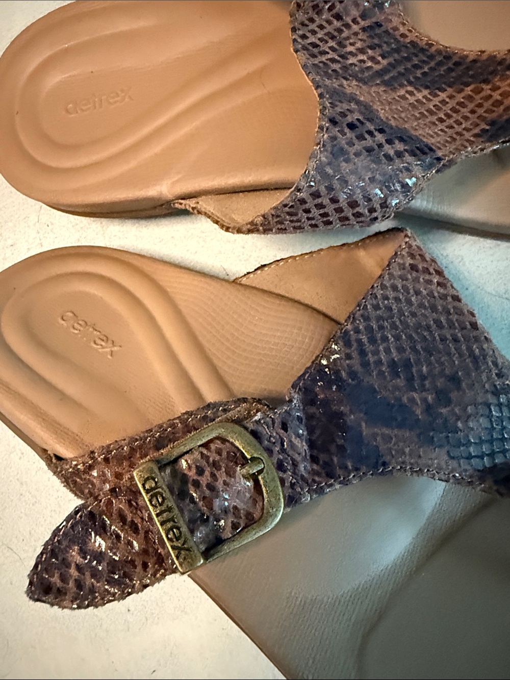 Aetrex Rita Adjustable Thong Sandals Brown Snake Print Orthotic Size 38 US 7.5-8 - Picture 3 of 9